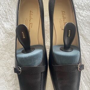 Salvatore Ferragamo Red Box
USED GOOD CONDITION WITJ BOX